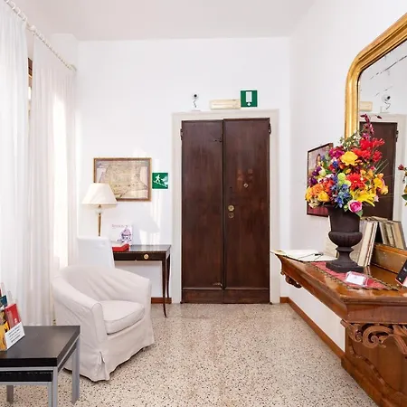 Hotel apartamentowy Ca' Foscolo 2*