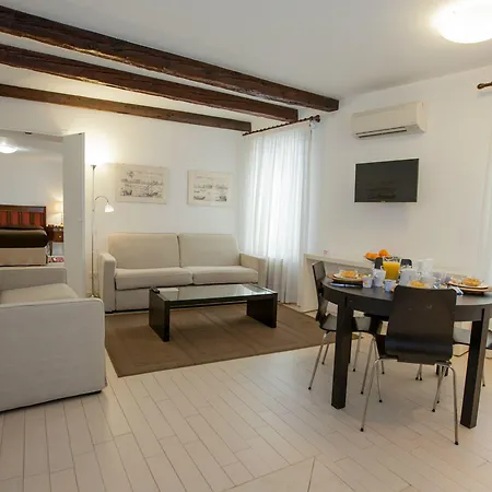 Ca' Foscolo Apartahotel Venecia