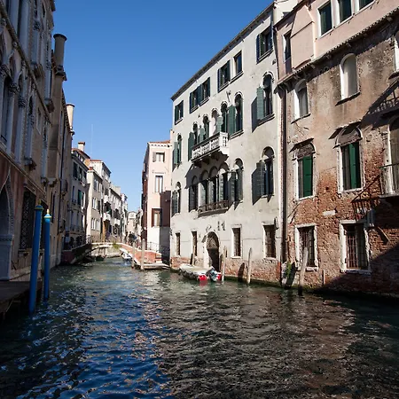 Ca' Foscolo Apartahotel Venecia
