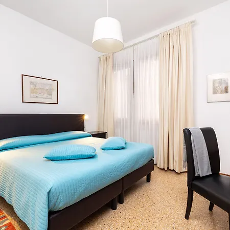 Ca' Foscolo Apartahotel 4*
