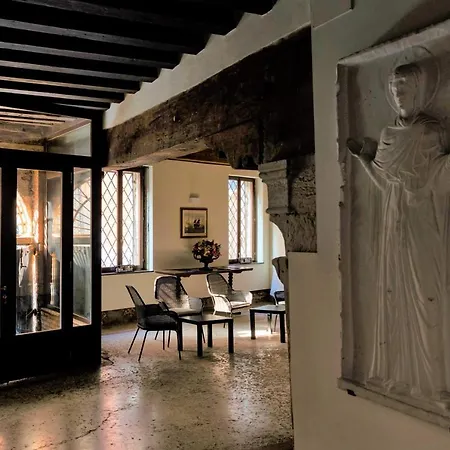 Ca' Foscolo Aparthotel 2*