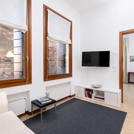 Ca' Foscolo Aparthotel 4*