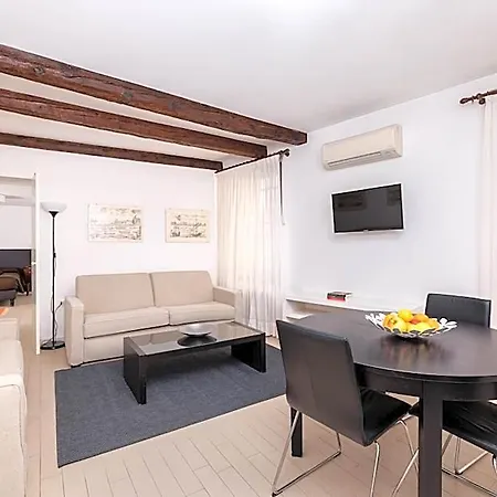 Ca' Foscolo Aparthotel