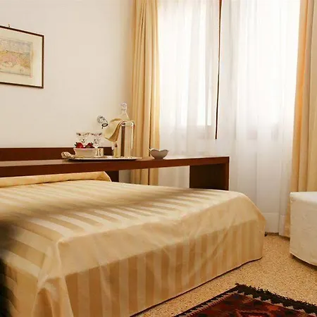 Ca' Foscolo Aparthotel 2*