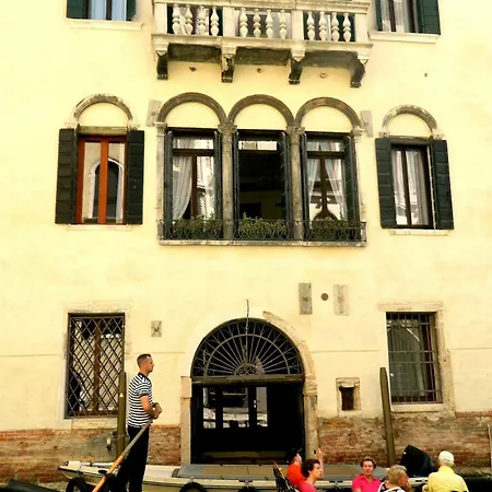Ca' Foscolo 2* Venice