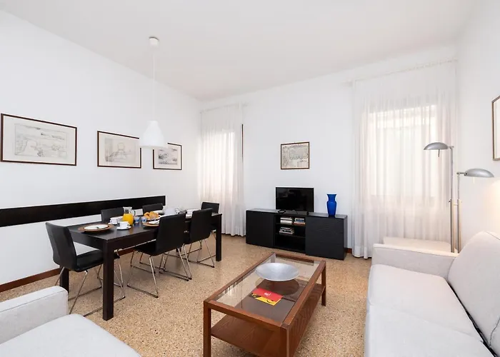 Ca' Foscolo Aparthotel 4*