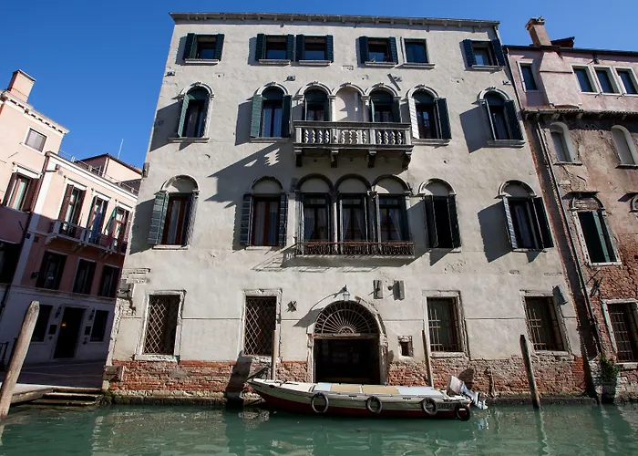 Ca' Foscolo 4*