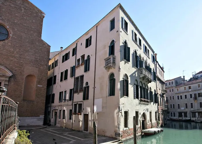 Ξενοδοχείο με διαμερίσματα Ca' Foscolo