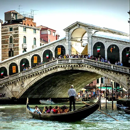 Ca' Foscolo Aparthotel 4*