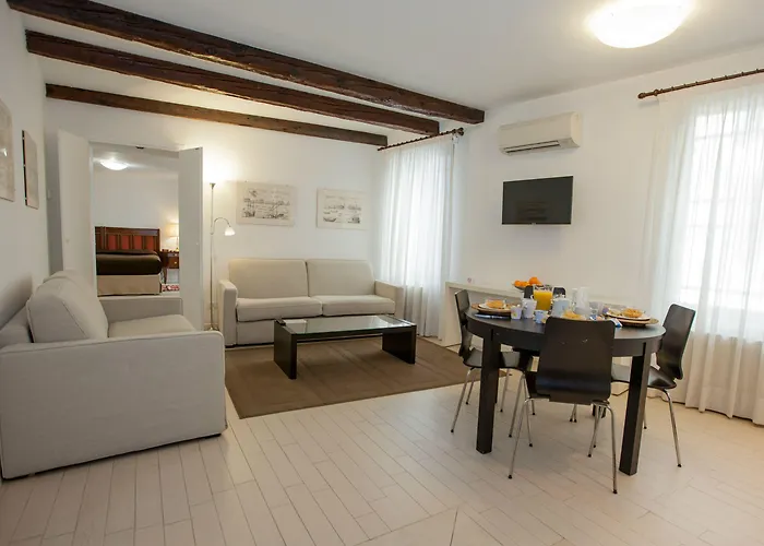 Ca' Foscolo Apartahotel Venecia