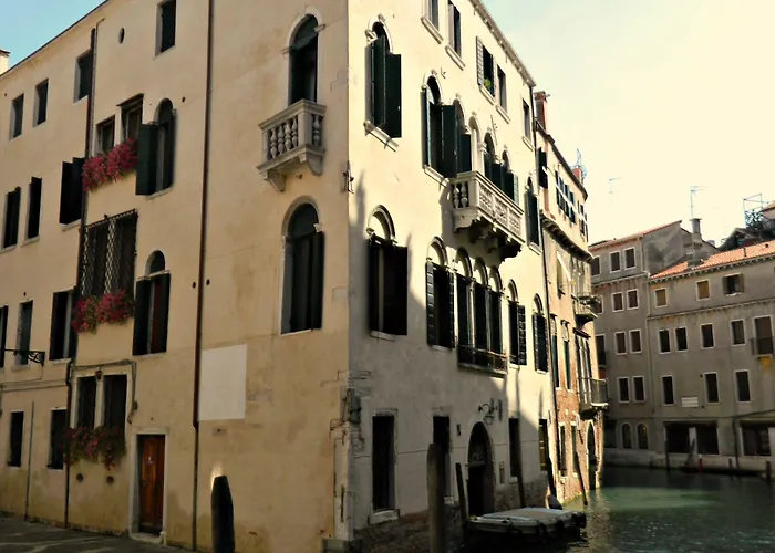 Ca' Foscolo Apartahotel