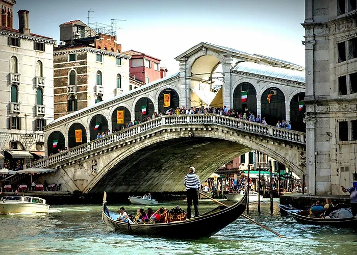 Ca' Foscolo Apartahotel 4*