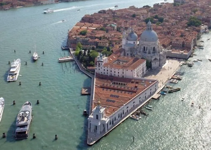 Apartahotel Ca' Foscolo 4*